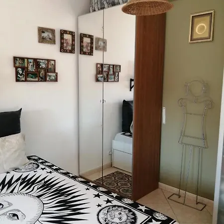 Quarto em Acomodações Particulares Moscavide Nº 1 M1 Lisboa