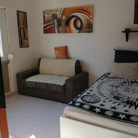 Quarto em Acomodações Particulares Moscavide Nº 1 M1