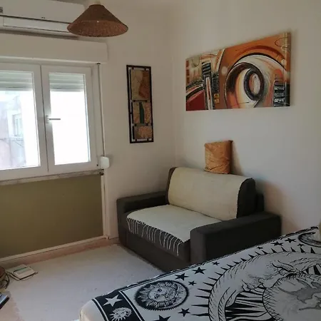 Quarto em Acomodações Particulares Moscavide Nº 1 M1