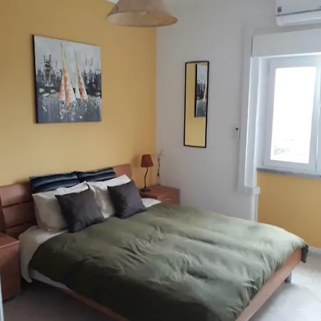 Quarto em Acomodações Particulares Moscavide Nº 1 M1